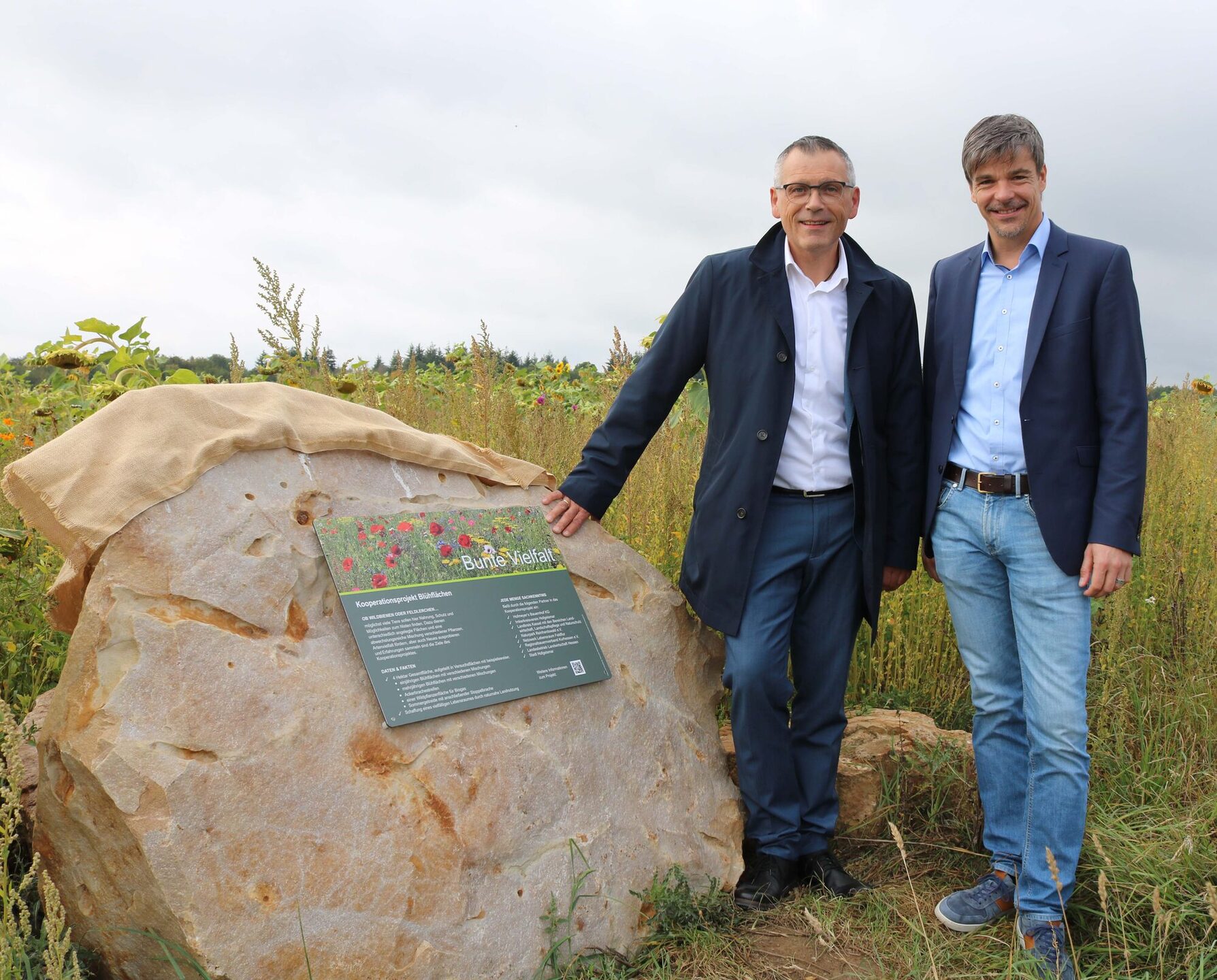 Vizelandrat Andreas Siebert und Bürgermeister Markus Mannsbarth bei der Besichtigung des Pilotprojektes im Herbst 2019.