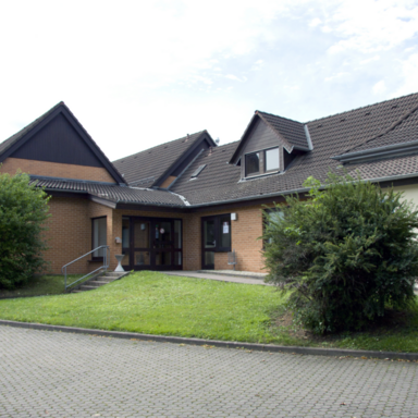 Wird mit Unterstützung des Landkreises energetisch saniert: Das Dorfgemeinschaftshaus im Liebenauer Stadtteil Haueda.