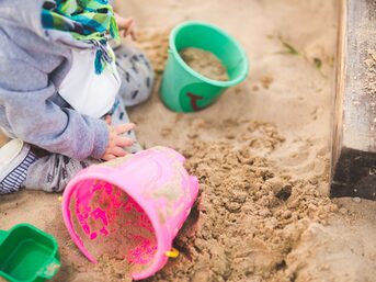 Symbolbild: Kinder im Sandkasten