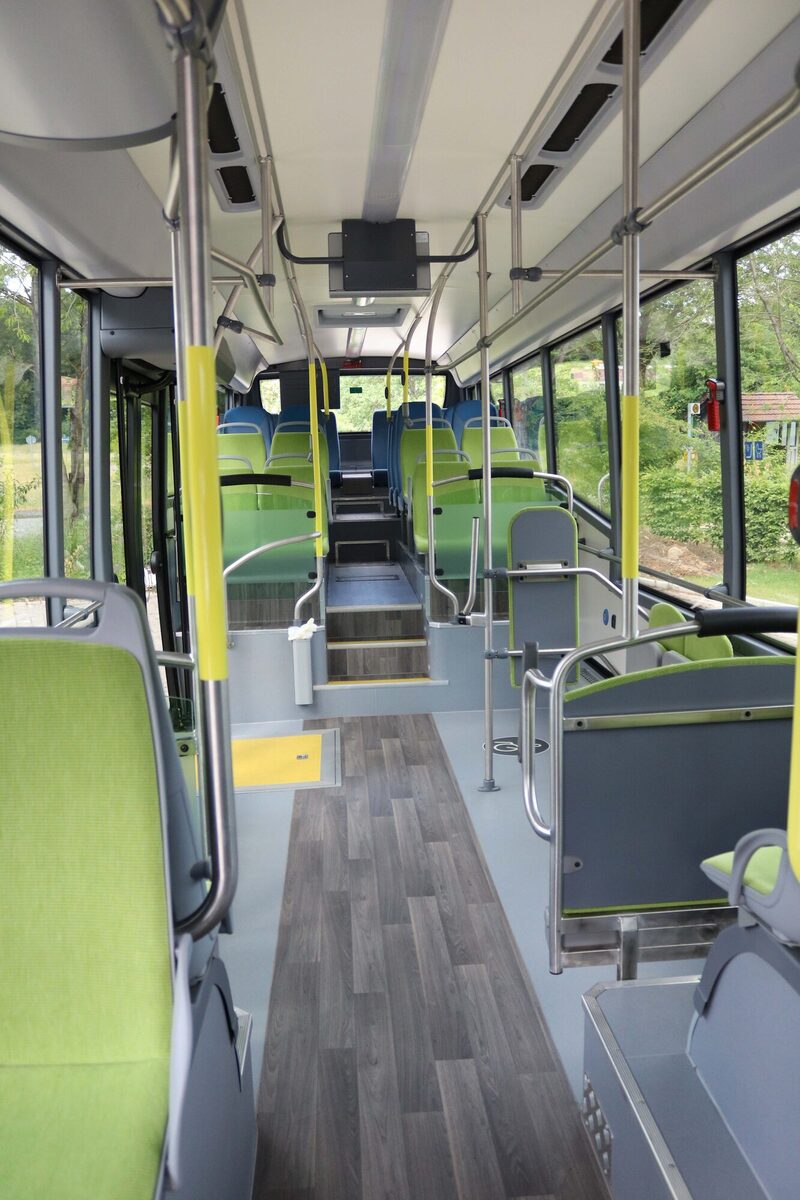 Komfortable Raumaufteilung in den Bussen.